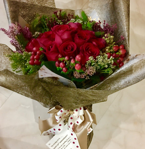 Roses Hand Bouquet Singapore | Flower Delivery Singapore | Florist Singapore
